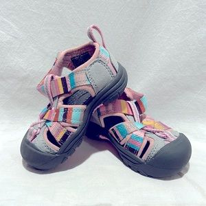 Keen, size 4 infant, trail shoe